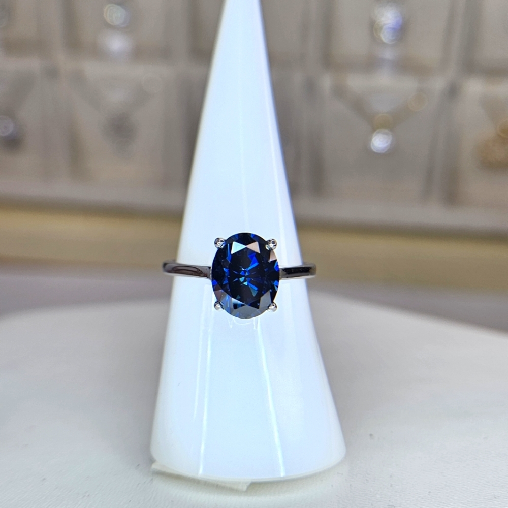3ct Oval Royal Blue Moissanite Ring. Size 7.25
